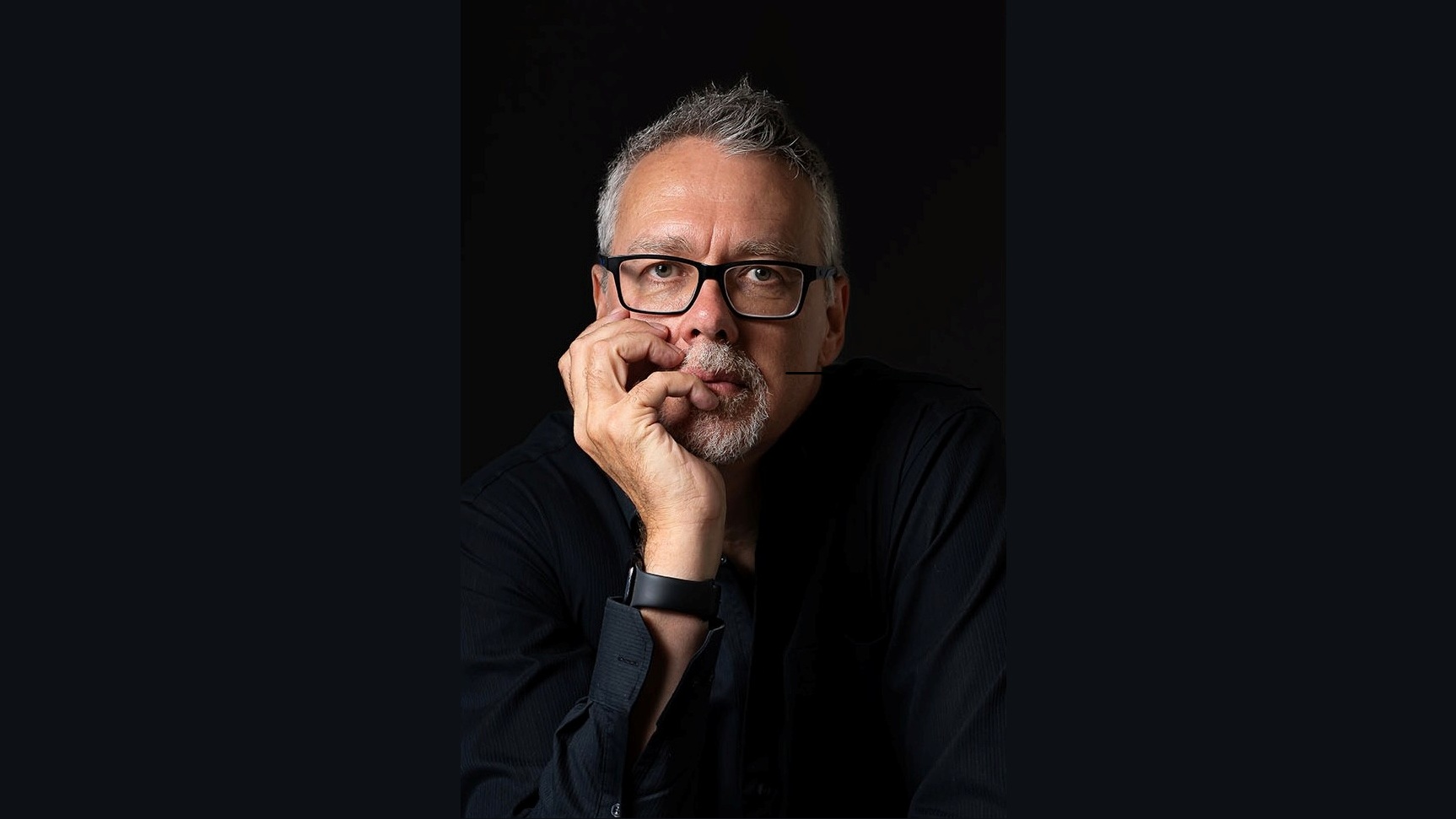 Porträt von Olaf Sakuth.